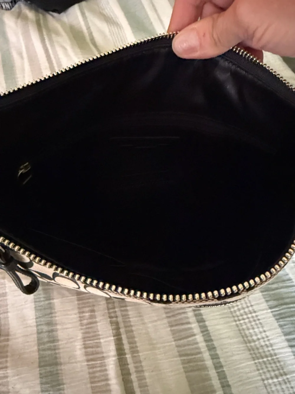 Authentic Coach Khaki and Black Signature Canvas Crossbody - Picture 3 of 6